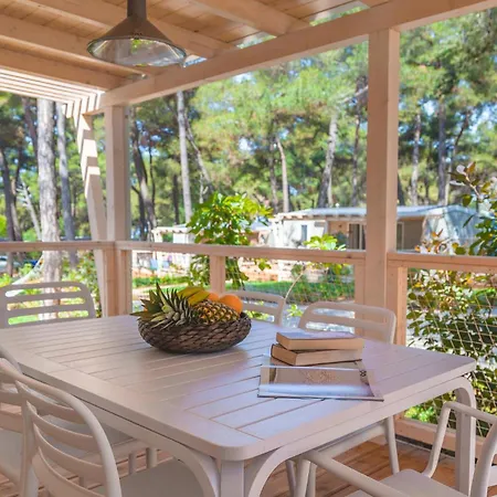 Beautiful Stacaravan In Tar 4* Porec