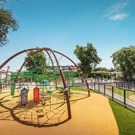 Awesome Stacaravan In Tar