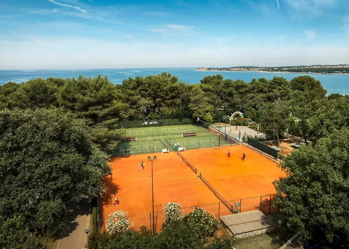 Awesome Stacaravan In Tar 4*