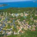 Awesome Stacaravan In Tar Porec