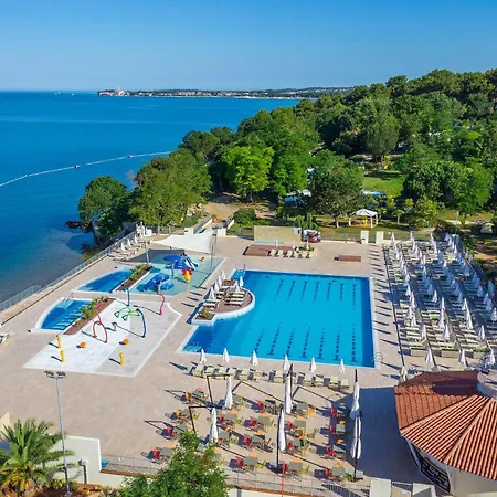 Awesome Stacaravan In Tar Kemping 4*