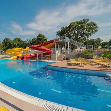 Awesome Stacaravan In Tar Campsite