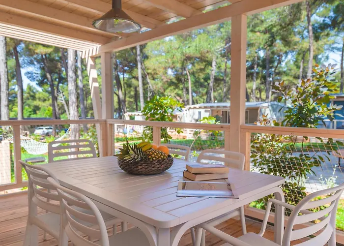 Awesome Stacaravan In Tar 4* Porec