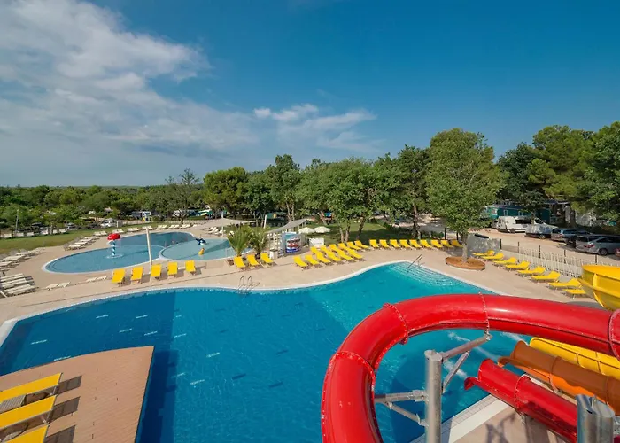 Awesome Stacaravan In Tar 4*